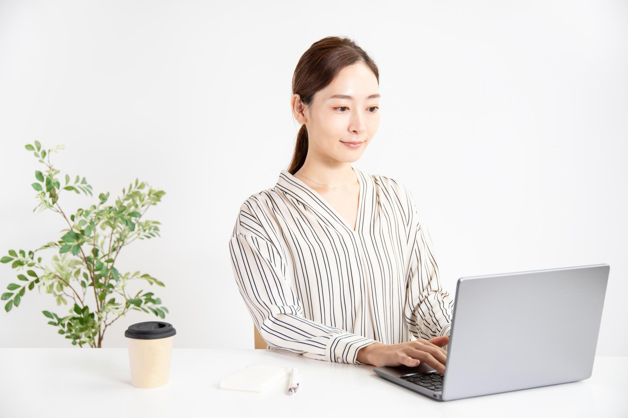 ＼ 月給20万〜のレア案件 ／
年間休日129日・学歴不問・年齢不問
事務経験者歓迎！未経験もOK
土日祝休み・経理事務スタッフ募集！